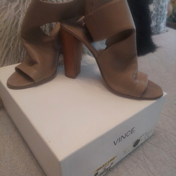 Vince.  Womens shoes  sz 8 - Picture 2 of 2